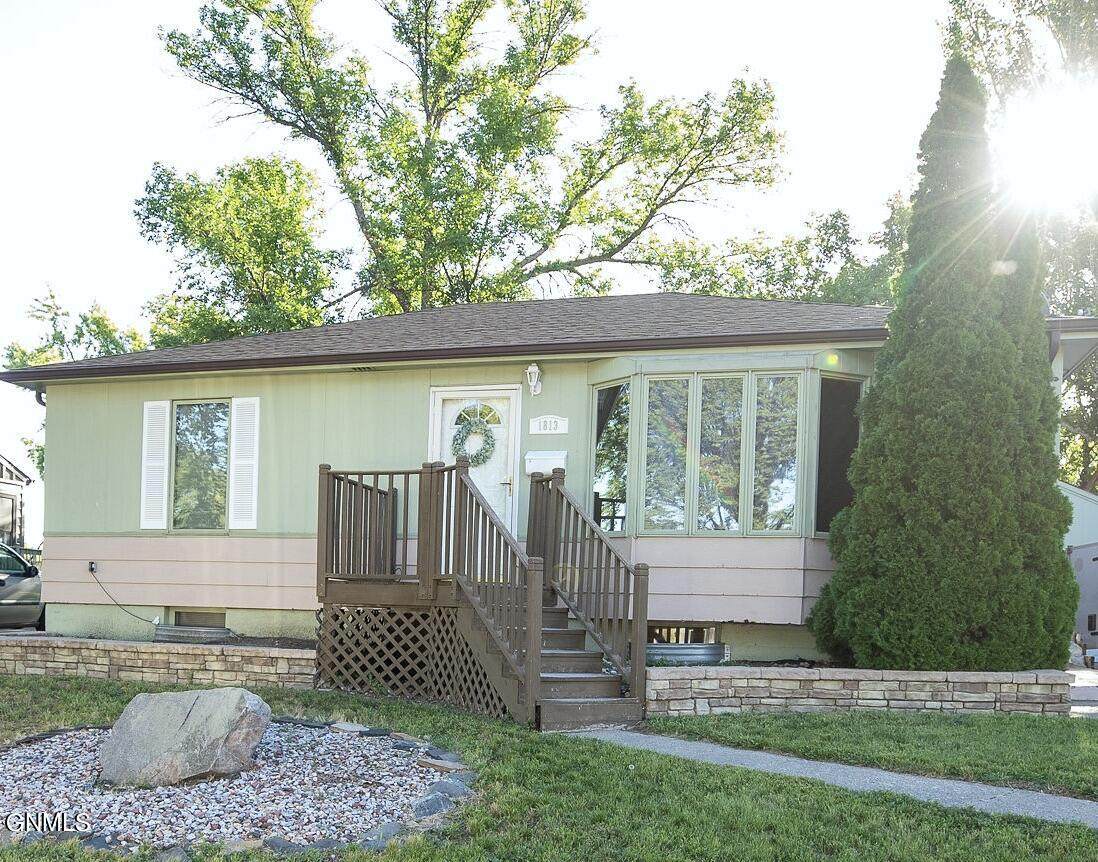 1813 6th Street - Photo 1