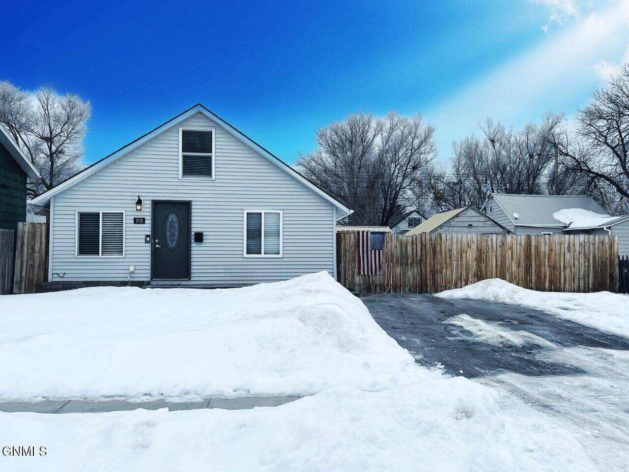 808 W Broadway - Photo 1