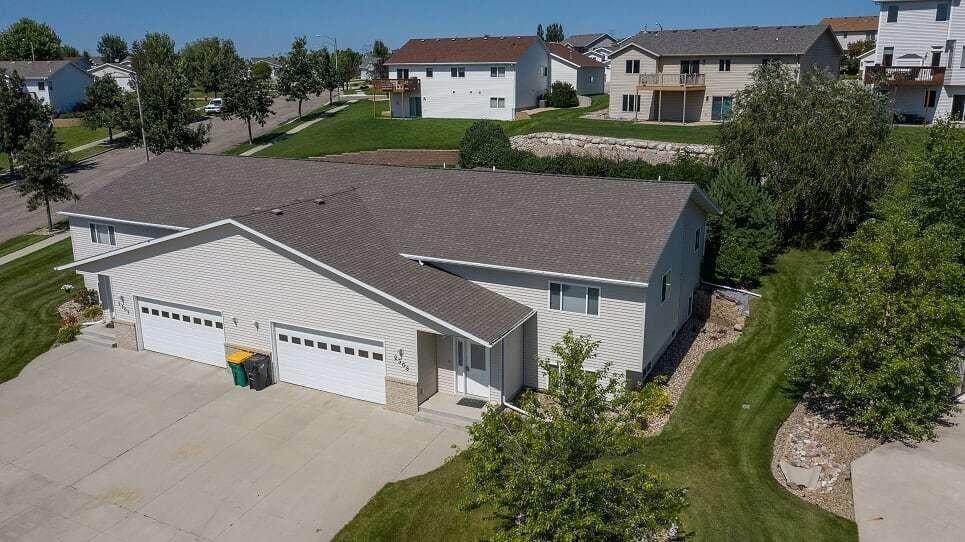2305 Pointe Loop - Photo 1