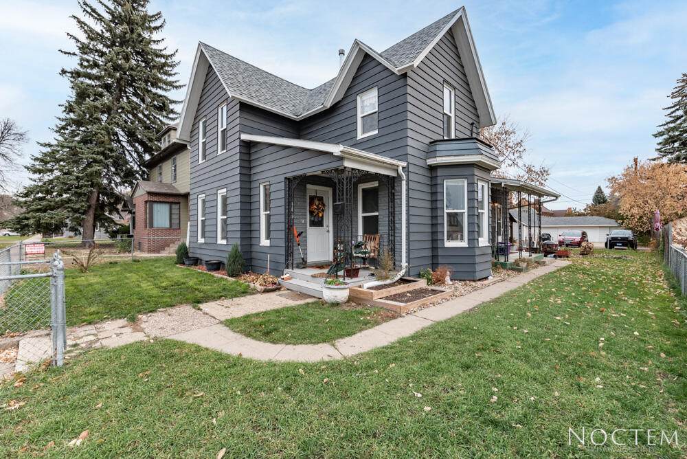 306 4th Avenue - Photo 1