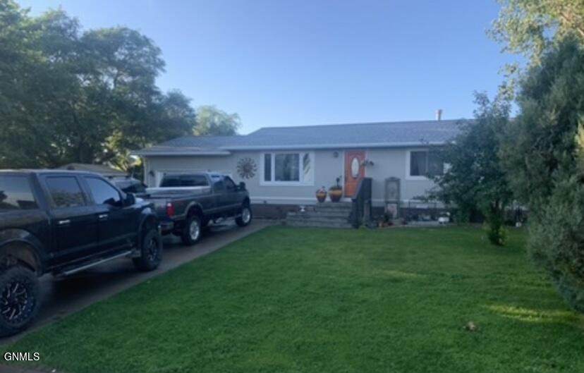 628 Sunset Drive - Photo 1