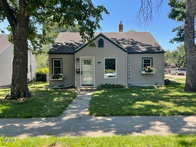 828 10th Street - Photo 1