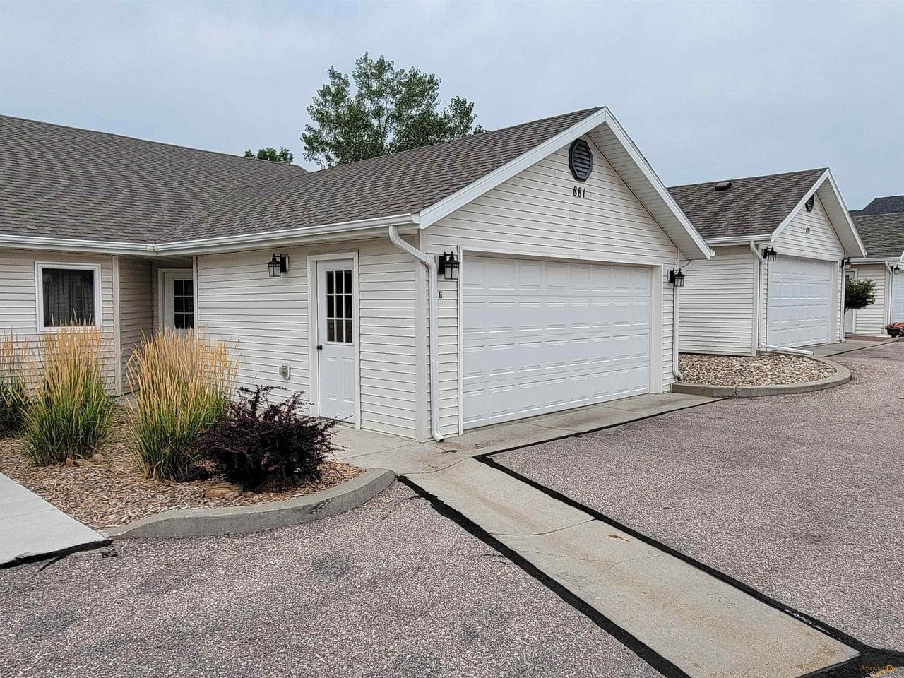881 Minnesota Ave - Photo 1