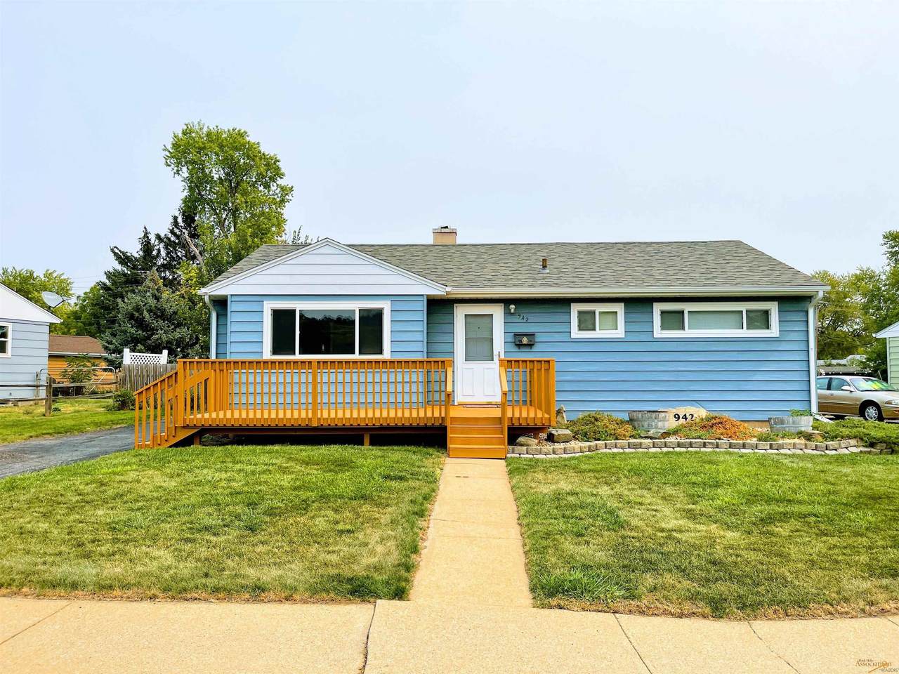 942 Joy Ave - Photo 1