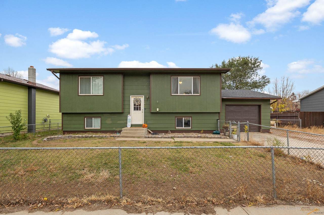 1613 Pennington - Photo 1