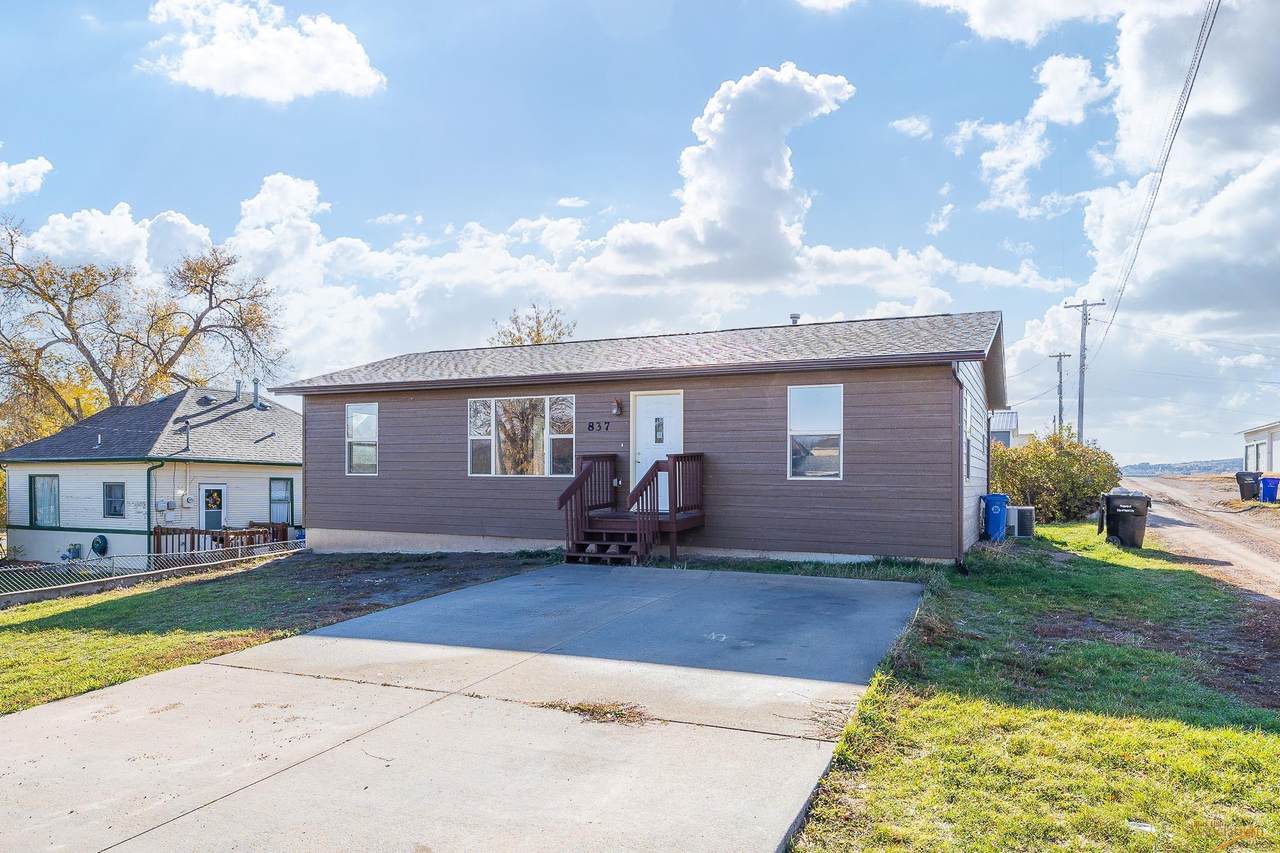 837 Adam St - Photo 1