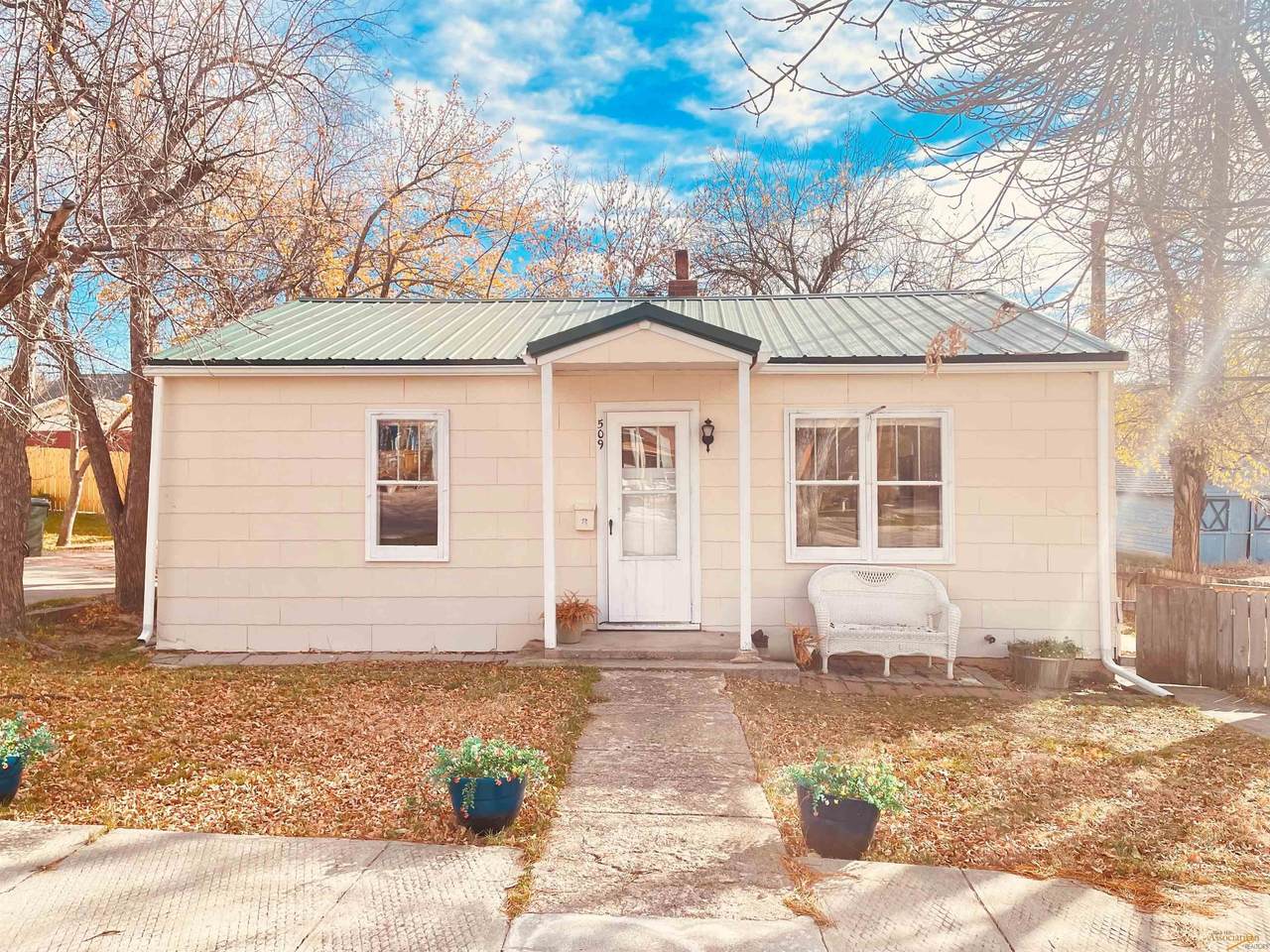 509 Albany Ave - Photo 1
