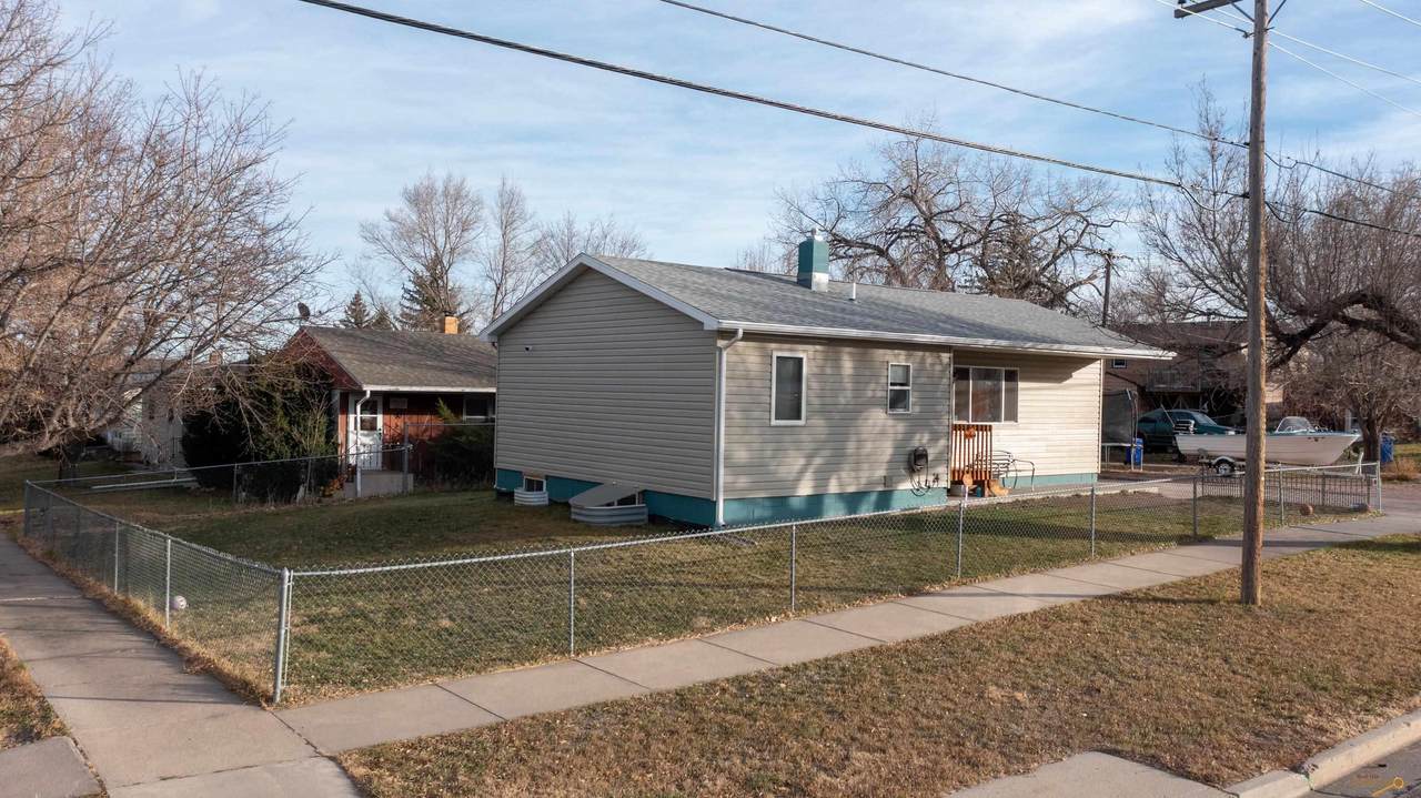 2320 Prairie Ave - Photo 1