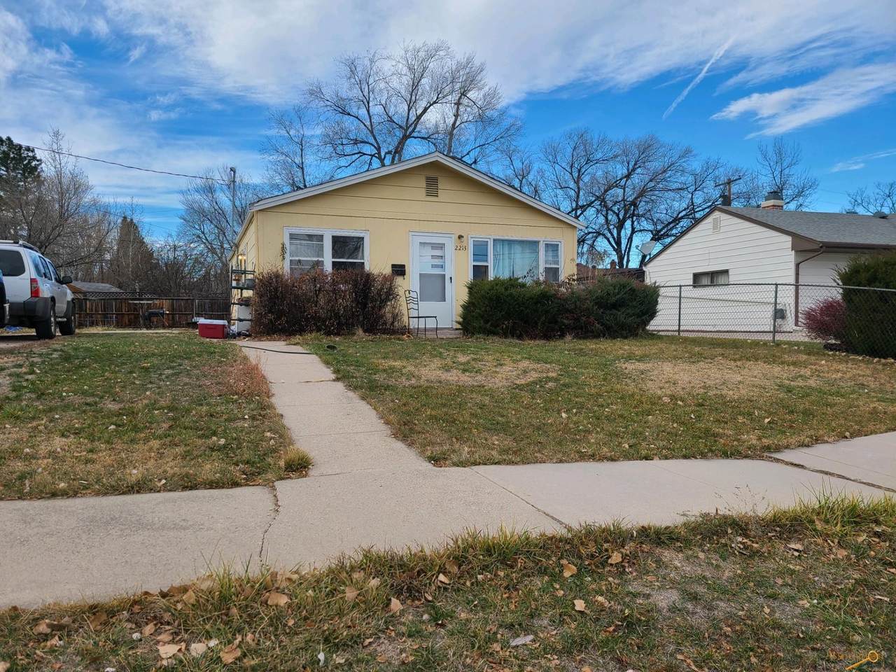 2213 Hawthorne Av - Photo 1