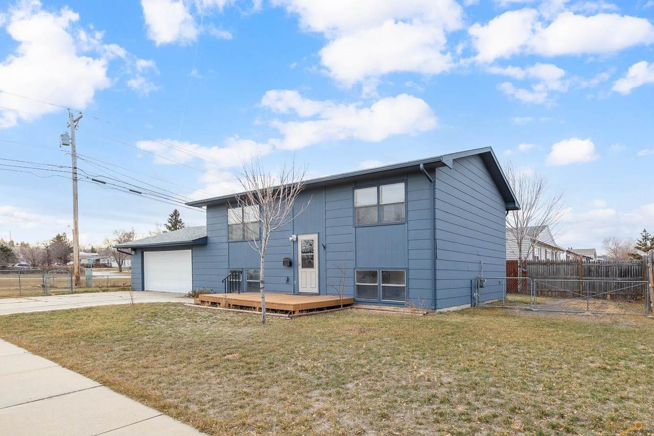 2011 Hoefer Ave - Photo 1