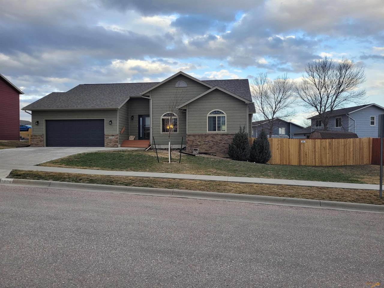 1220 Summerfield Dr - Photo 1