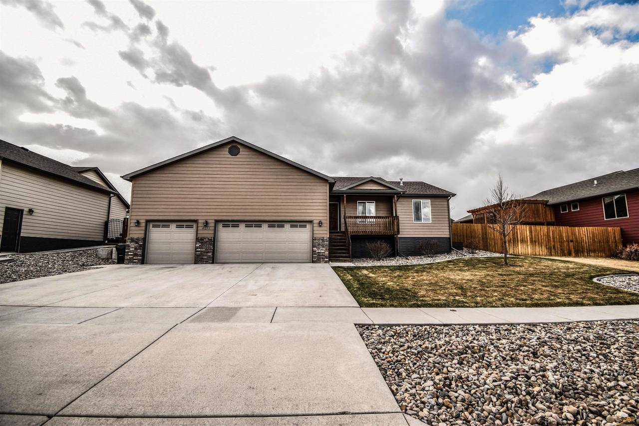 4611 Parkview Dr - Photo 1