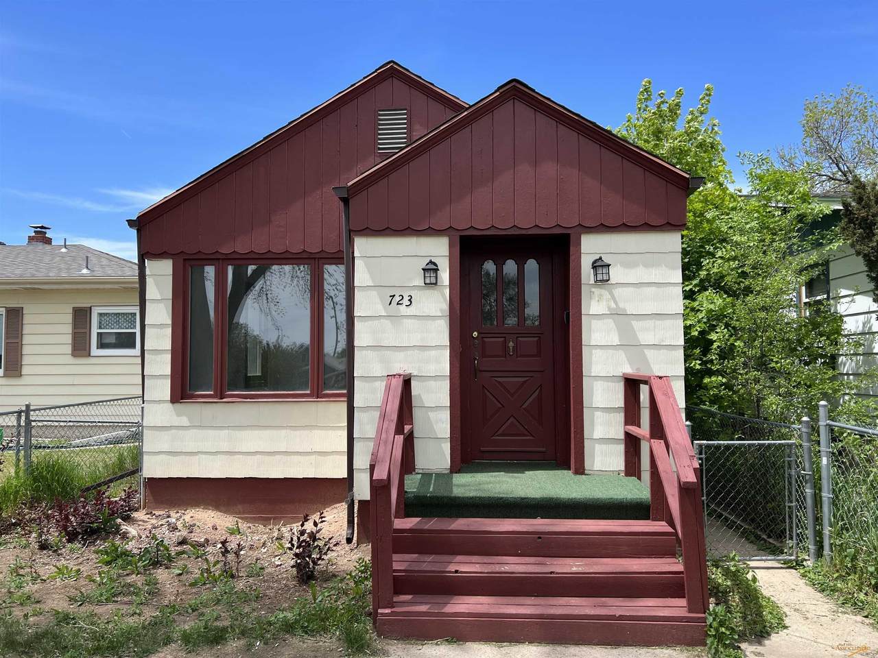 723 Farlow Ave - Photo 1