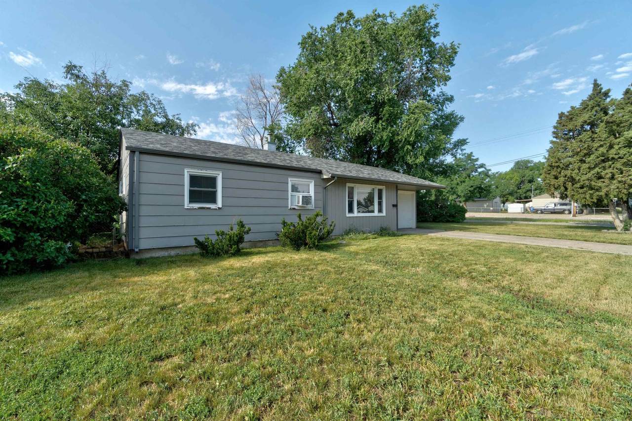 301 Meade St - Photo 1