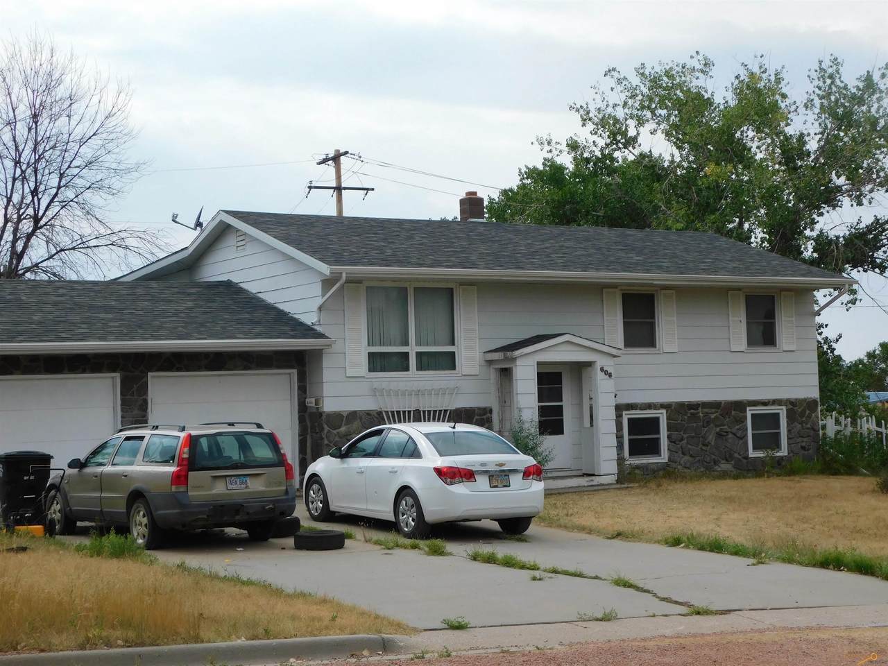 606 7TH AVE - Photo 1