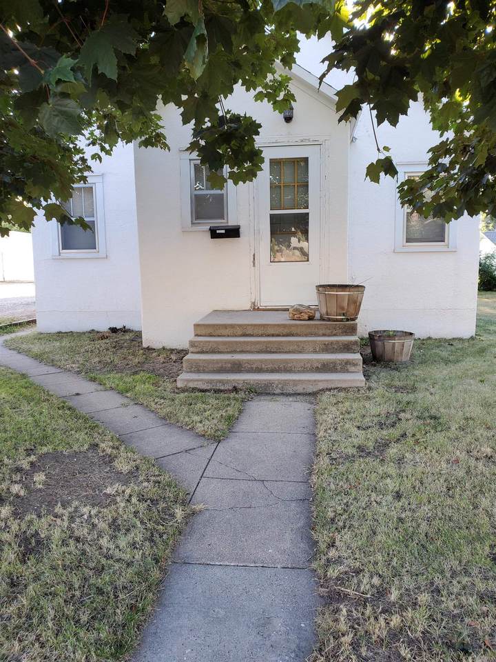 1711 Junction Ave - Photo 1