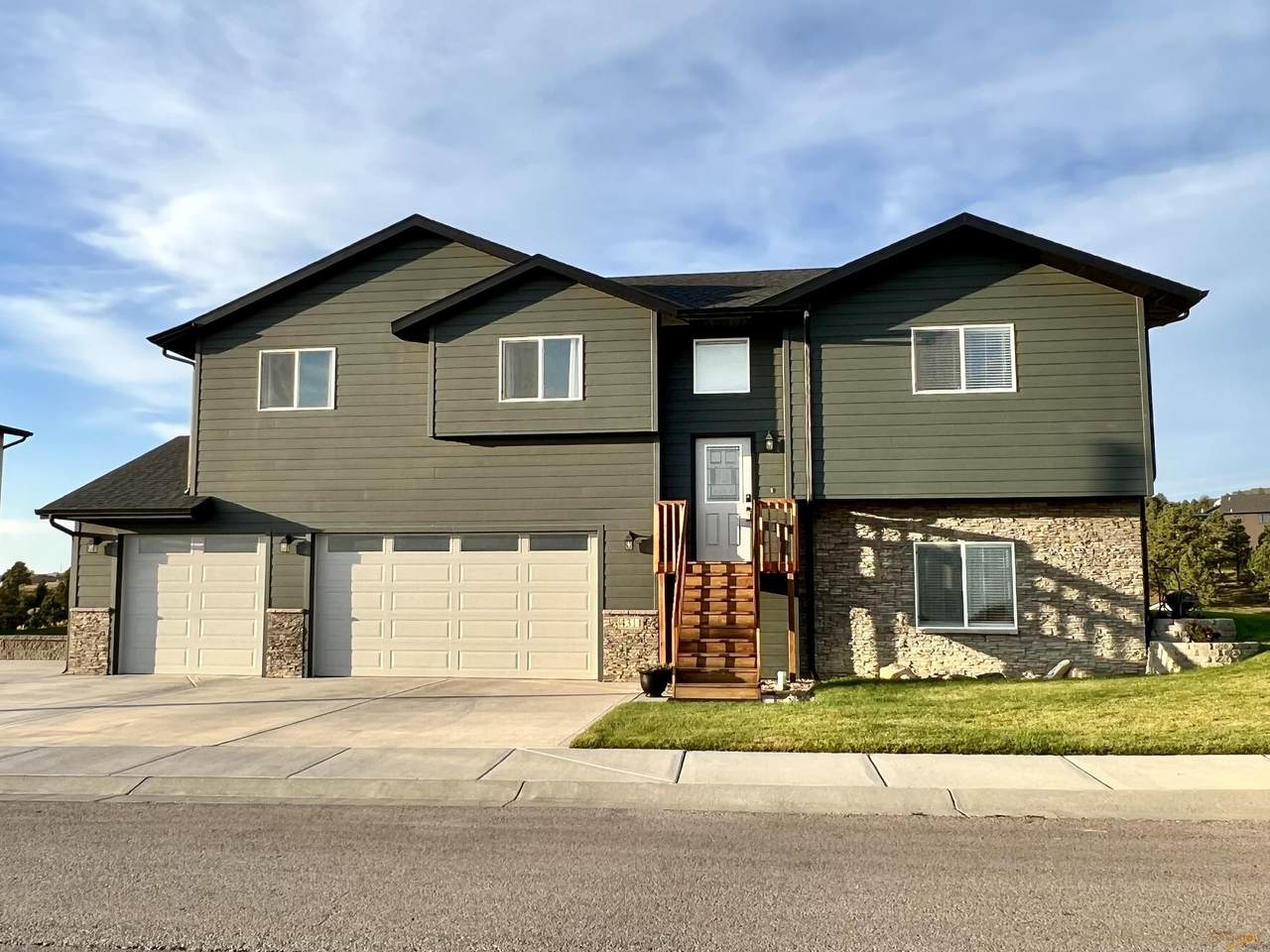 4311 Shaker Dr - Photo 1