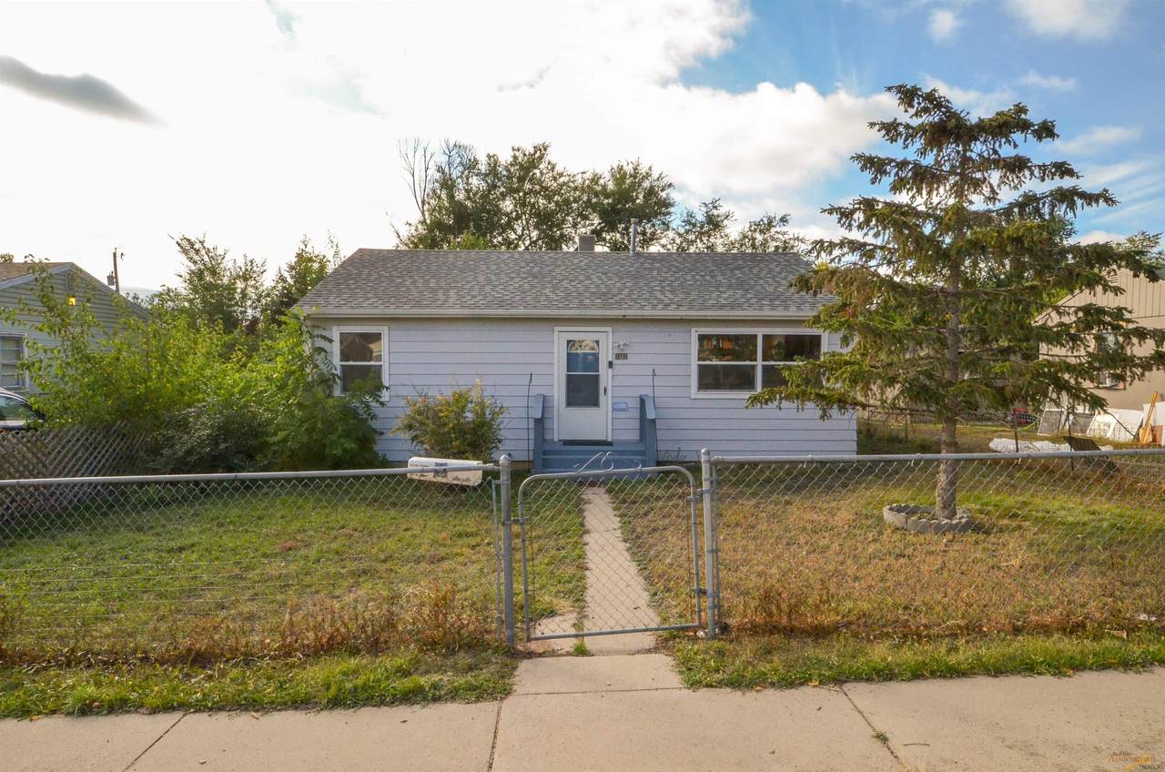 1121 Blaine Ave - Photo 1