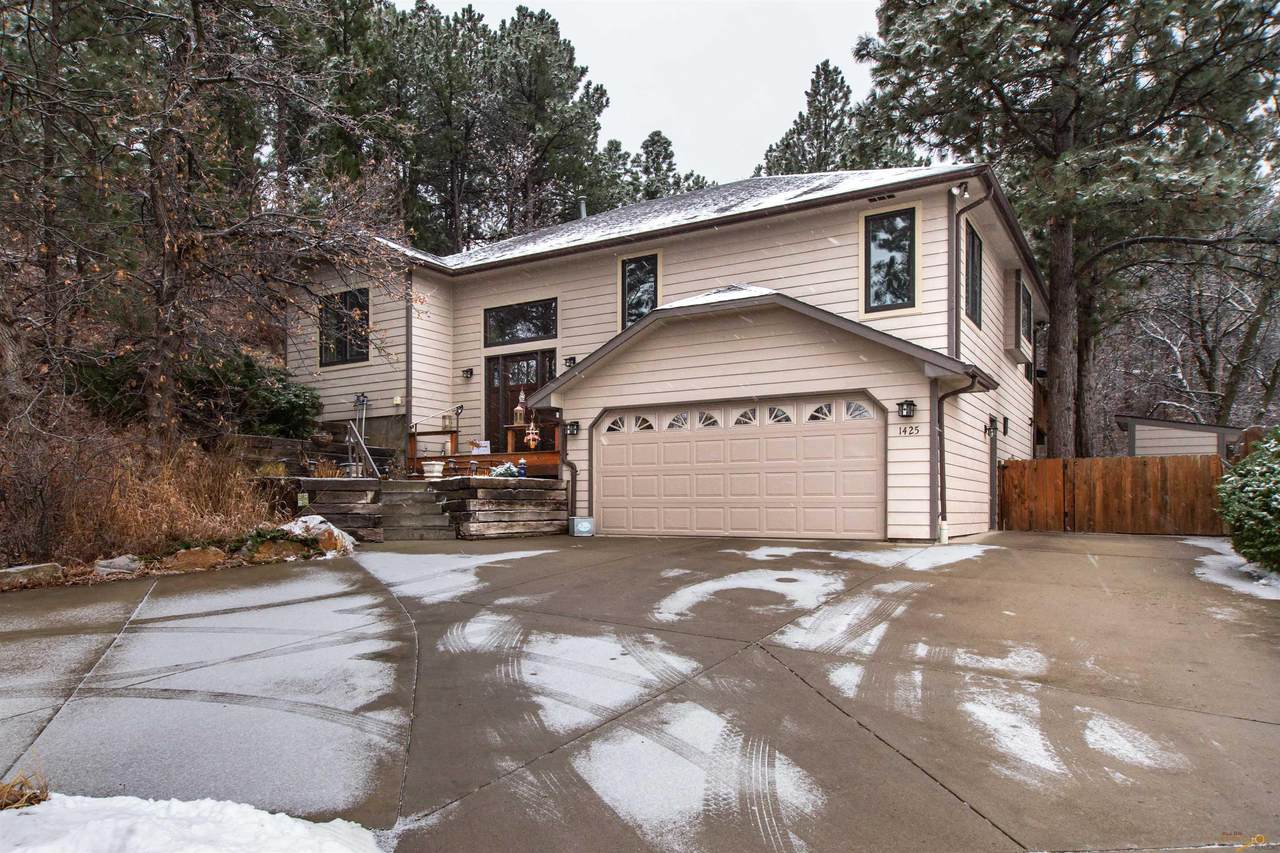 1425 Forest Hills Dr - Photo 1