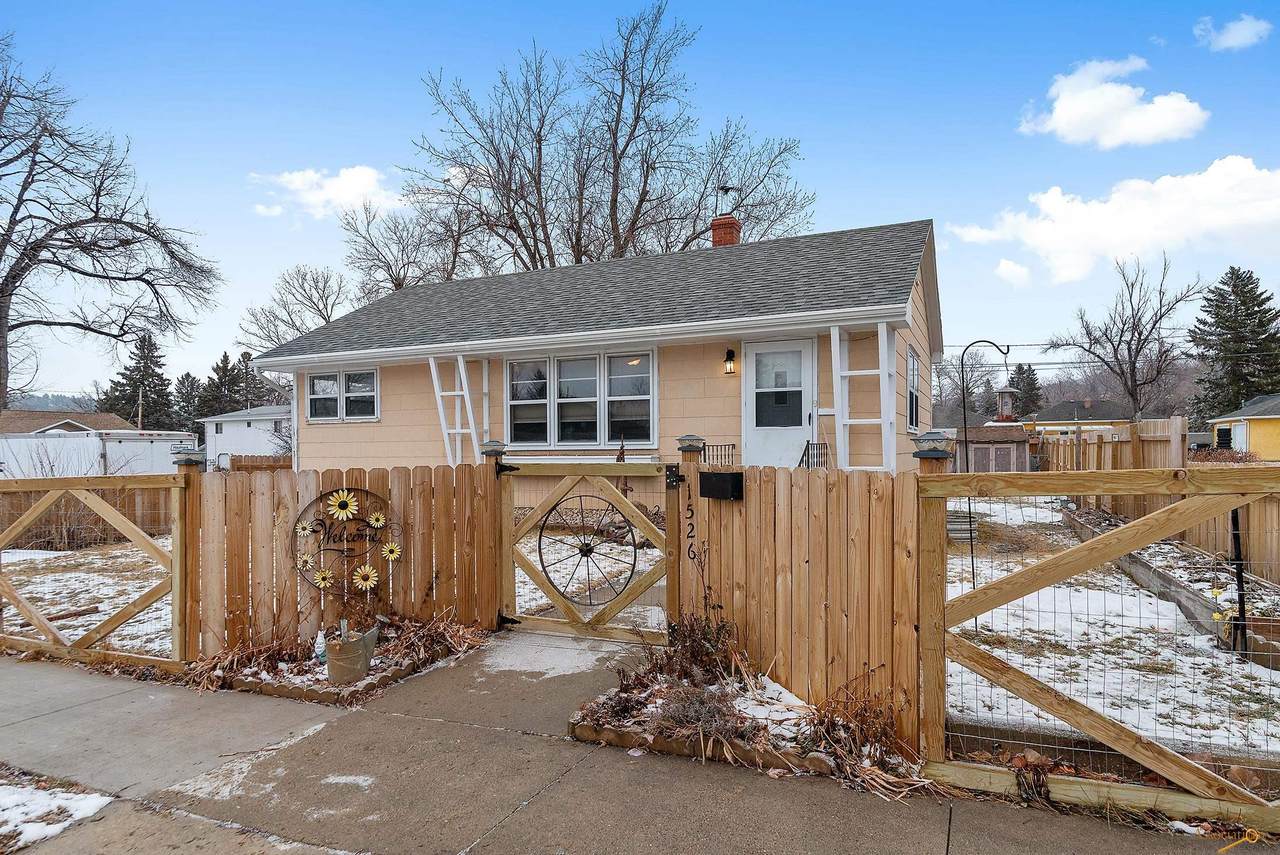 1526 Spruce - Photo 1