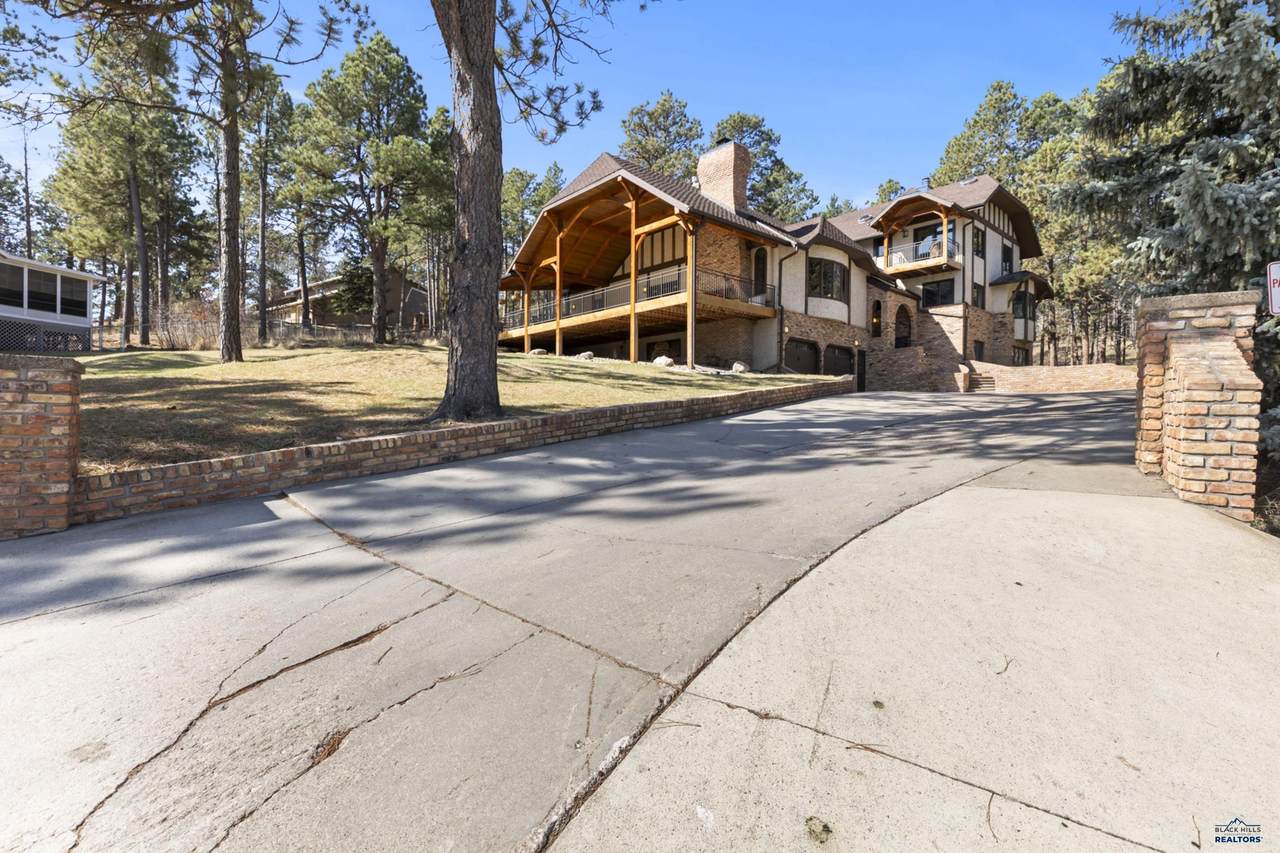 2011 Cedar Dr - Photo 1