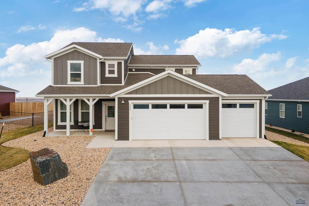 552 Aaron Ct - Photo 1