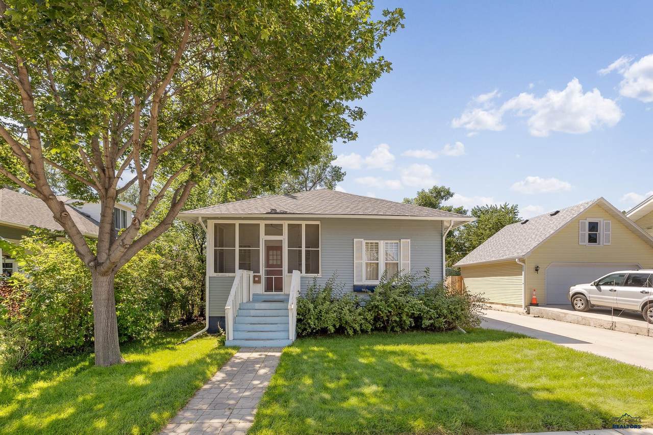 923 Fairview - Photo 1