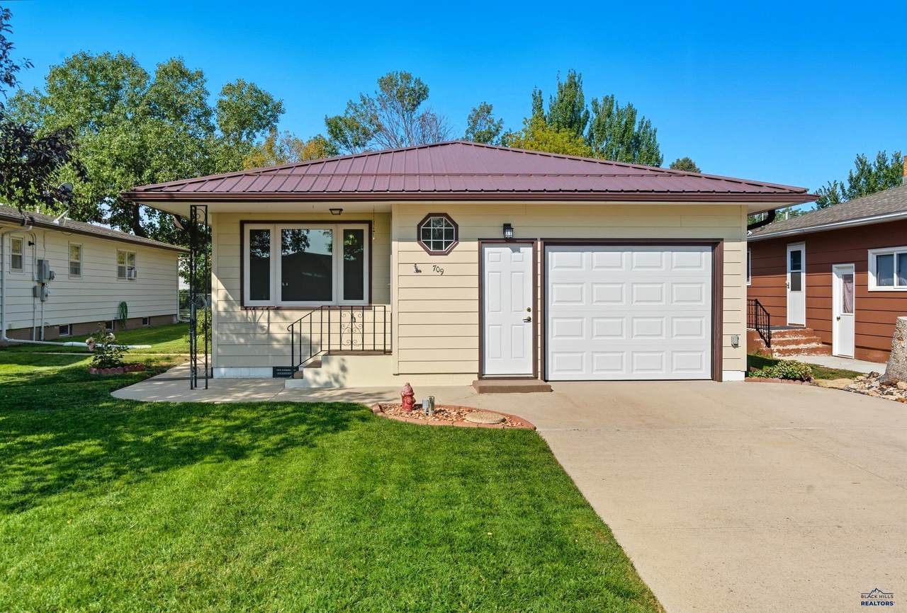 709 Hustead St - Photo 1