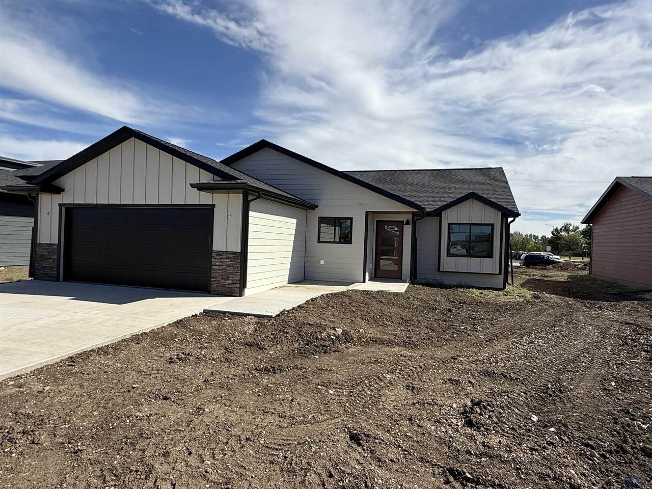 652 Eagle Ct - Photo 1