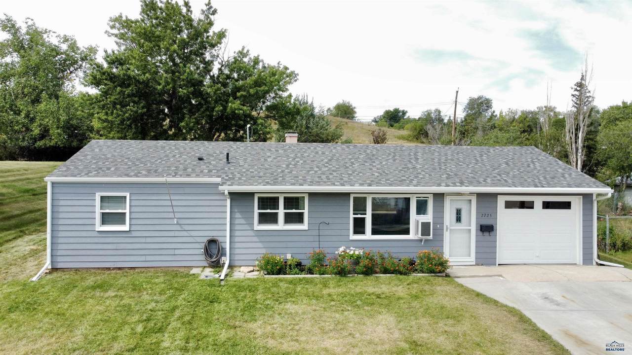 2725 Elm Ave - Photo 1