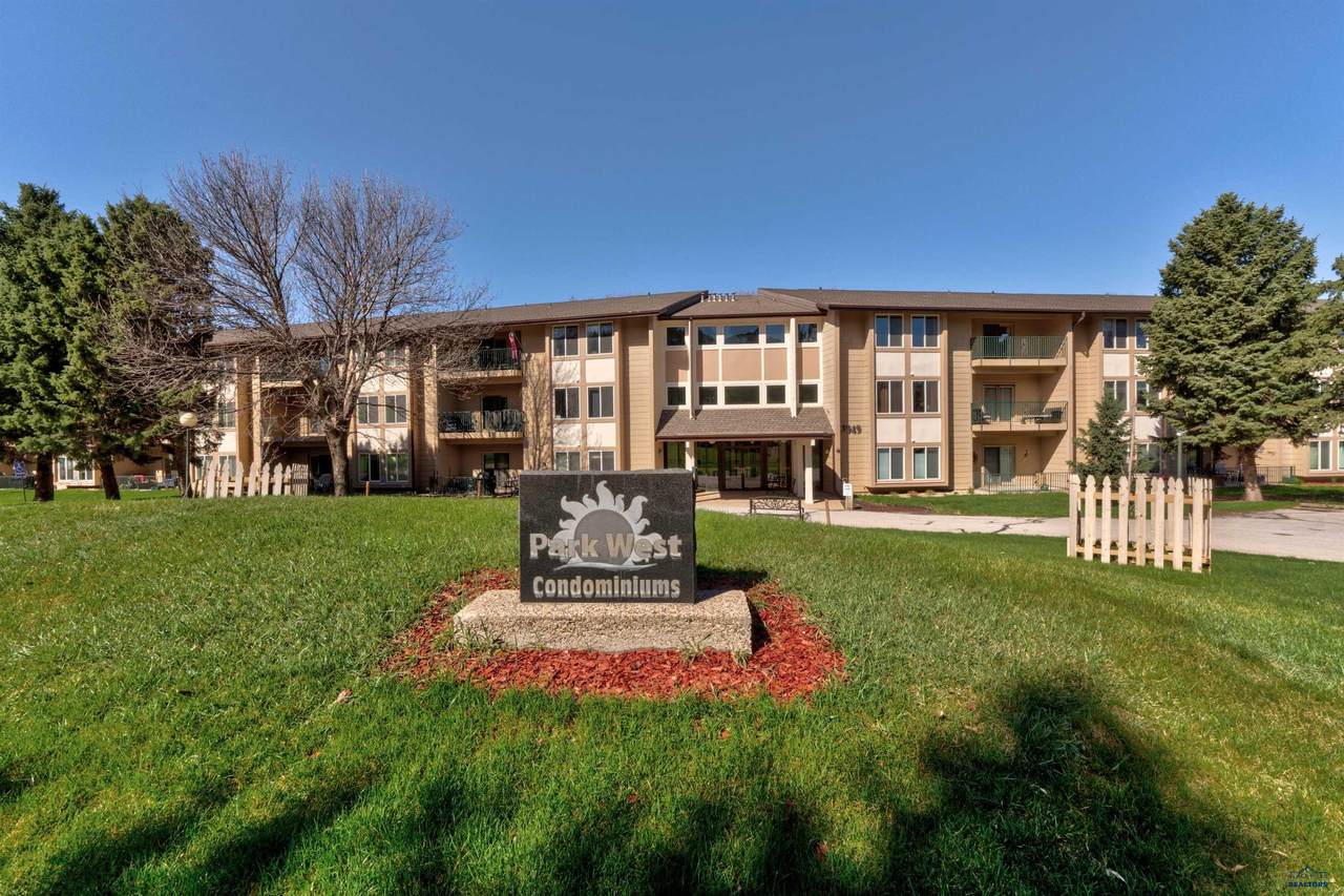 3954 Fairway Hills Dr - Photo 1