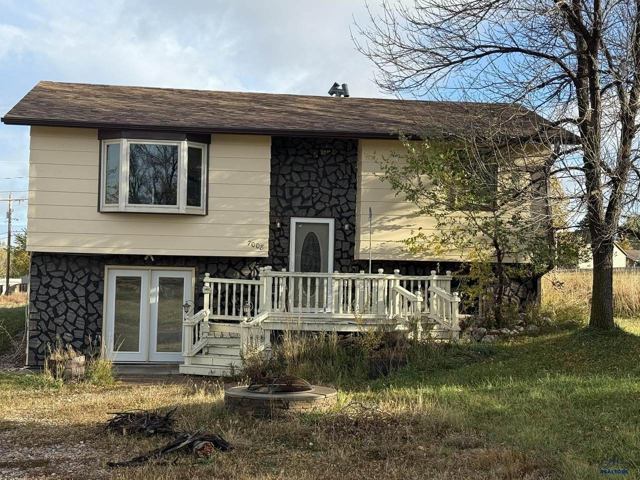 7008 Julie Ct - Photo 1