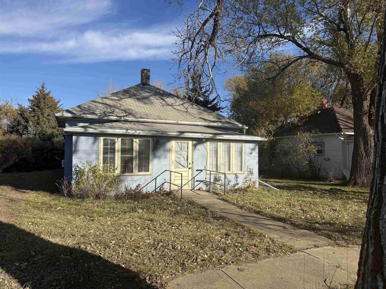 418 3RD ST - Photo 1