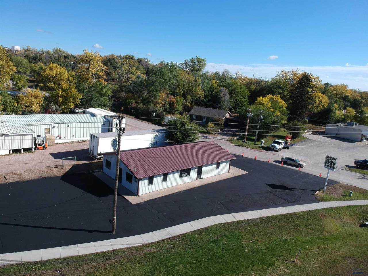 1585 Valley Dr - Photo 1