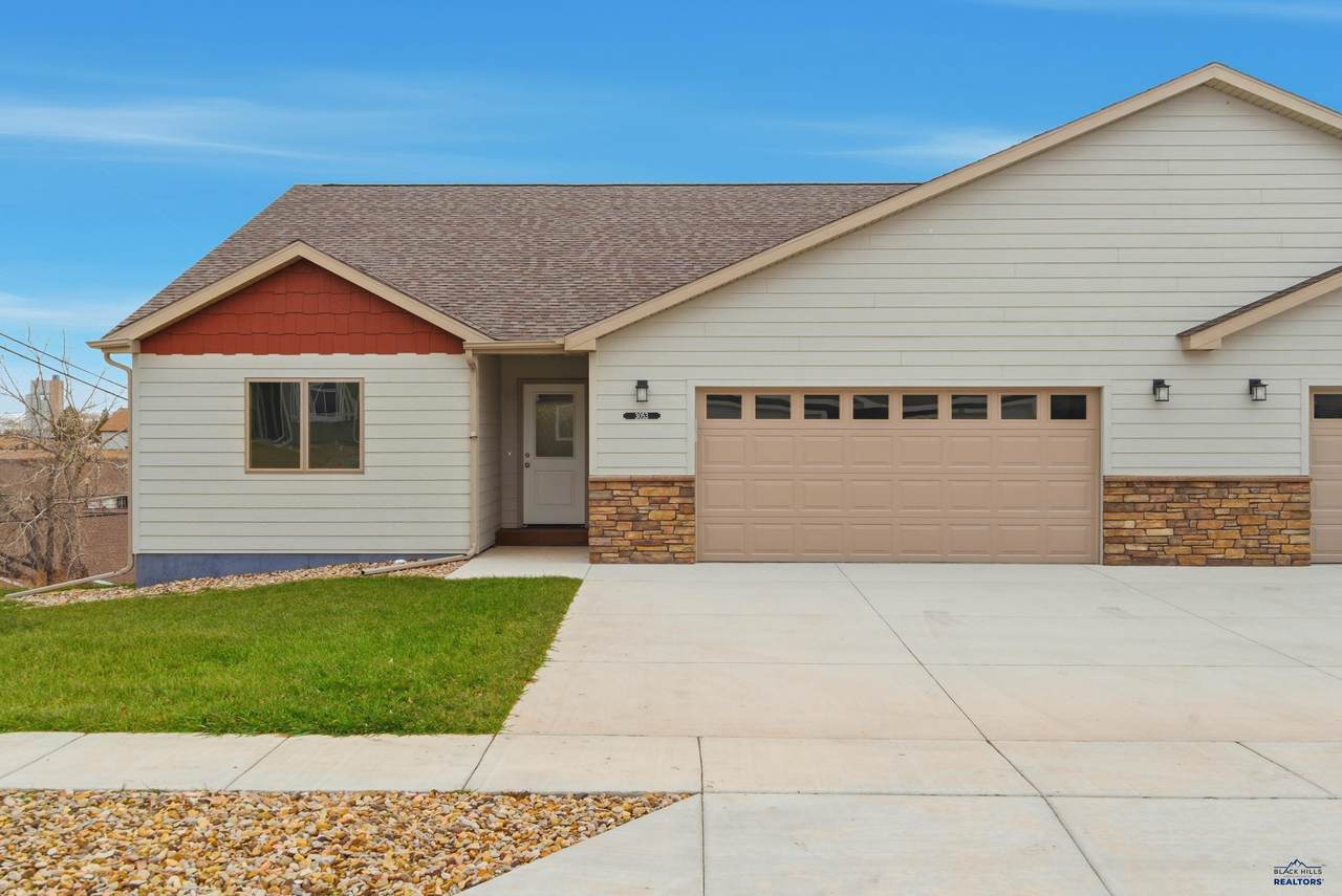 3053 Hoefer Ave - Photo 1