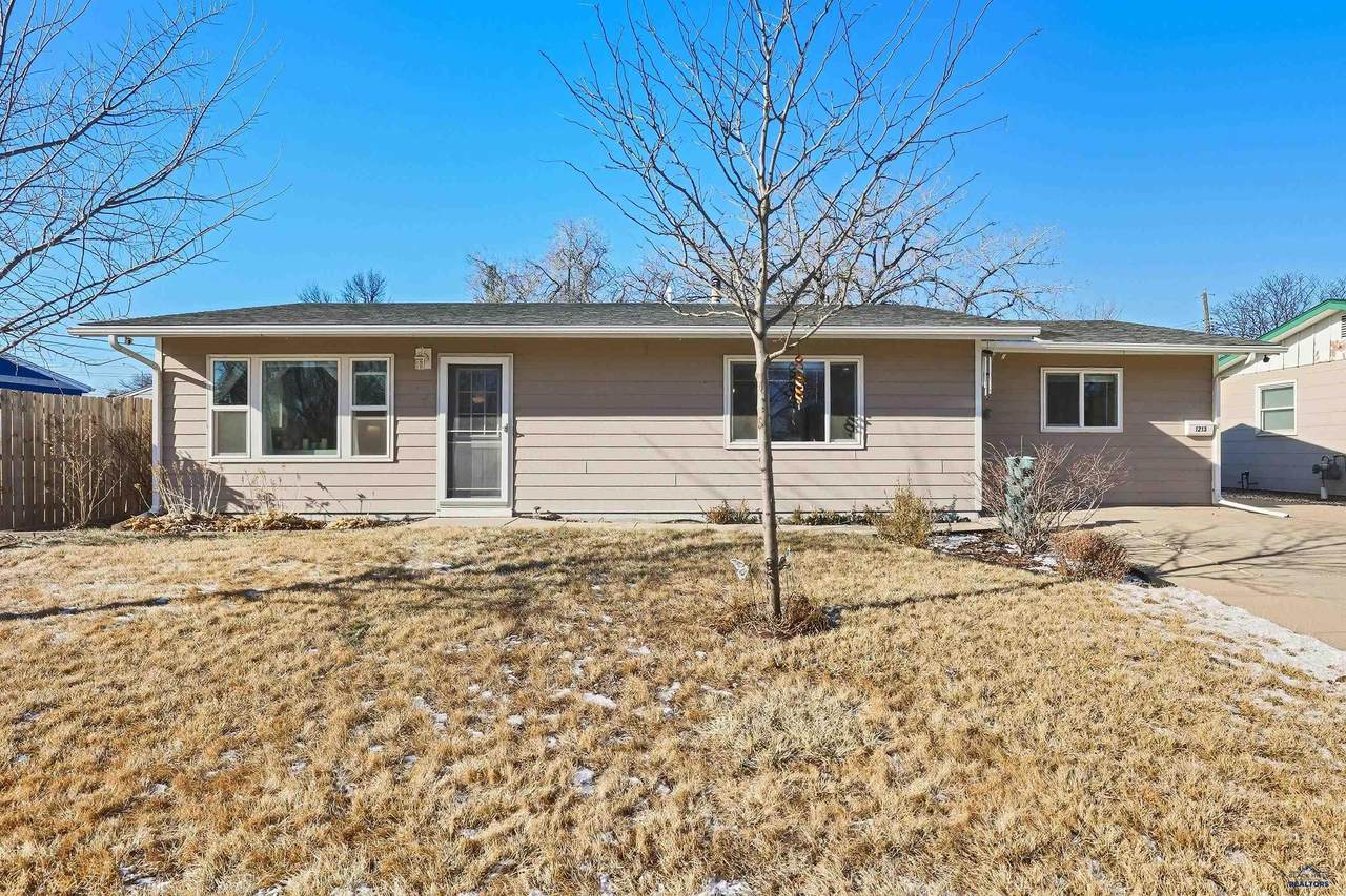 1213 Woodlawn Dr - Photo 1