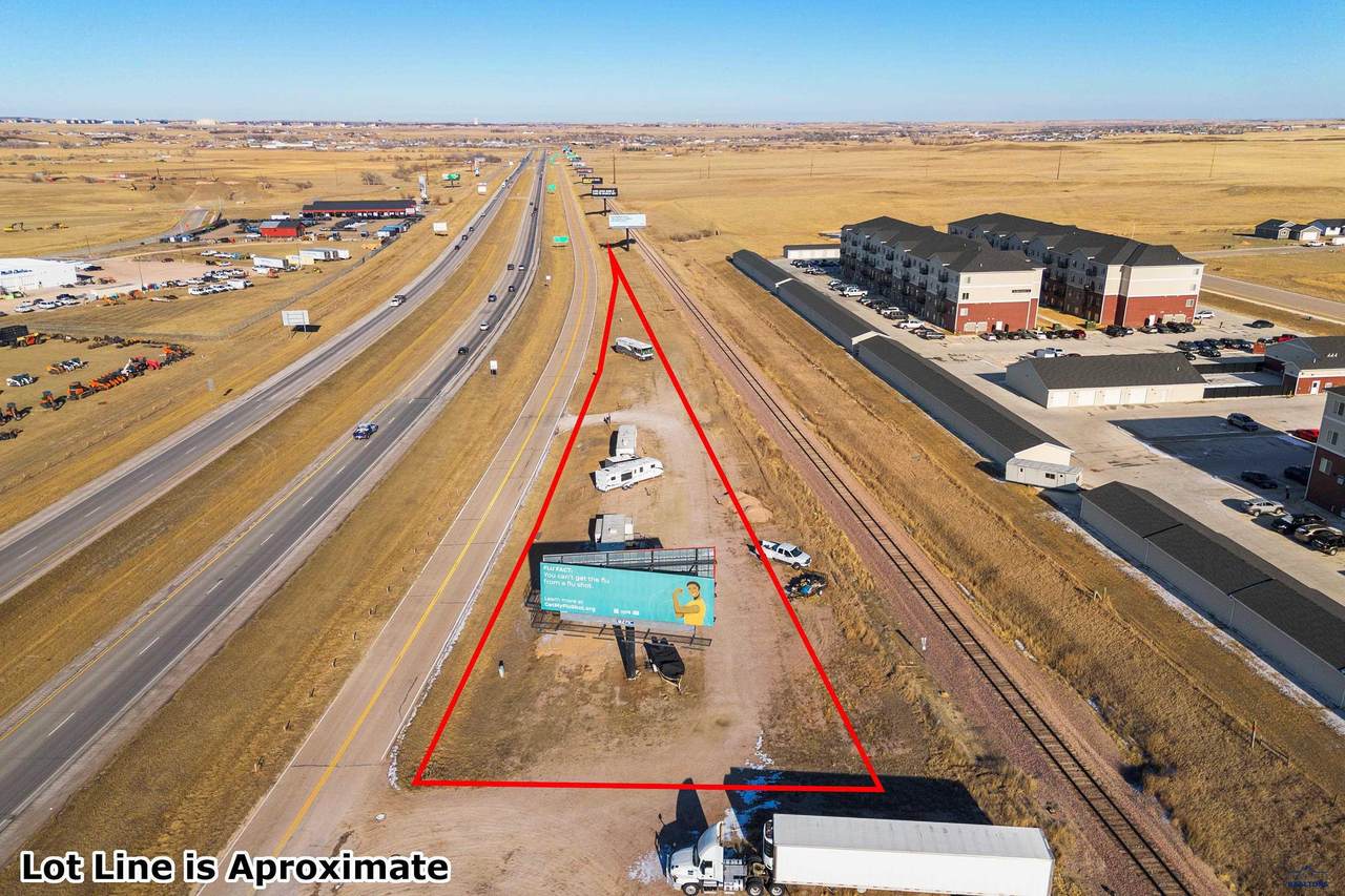 4871 Interstate 190 - Photo 1