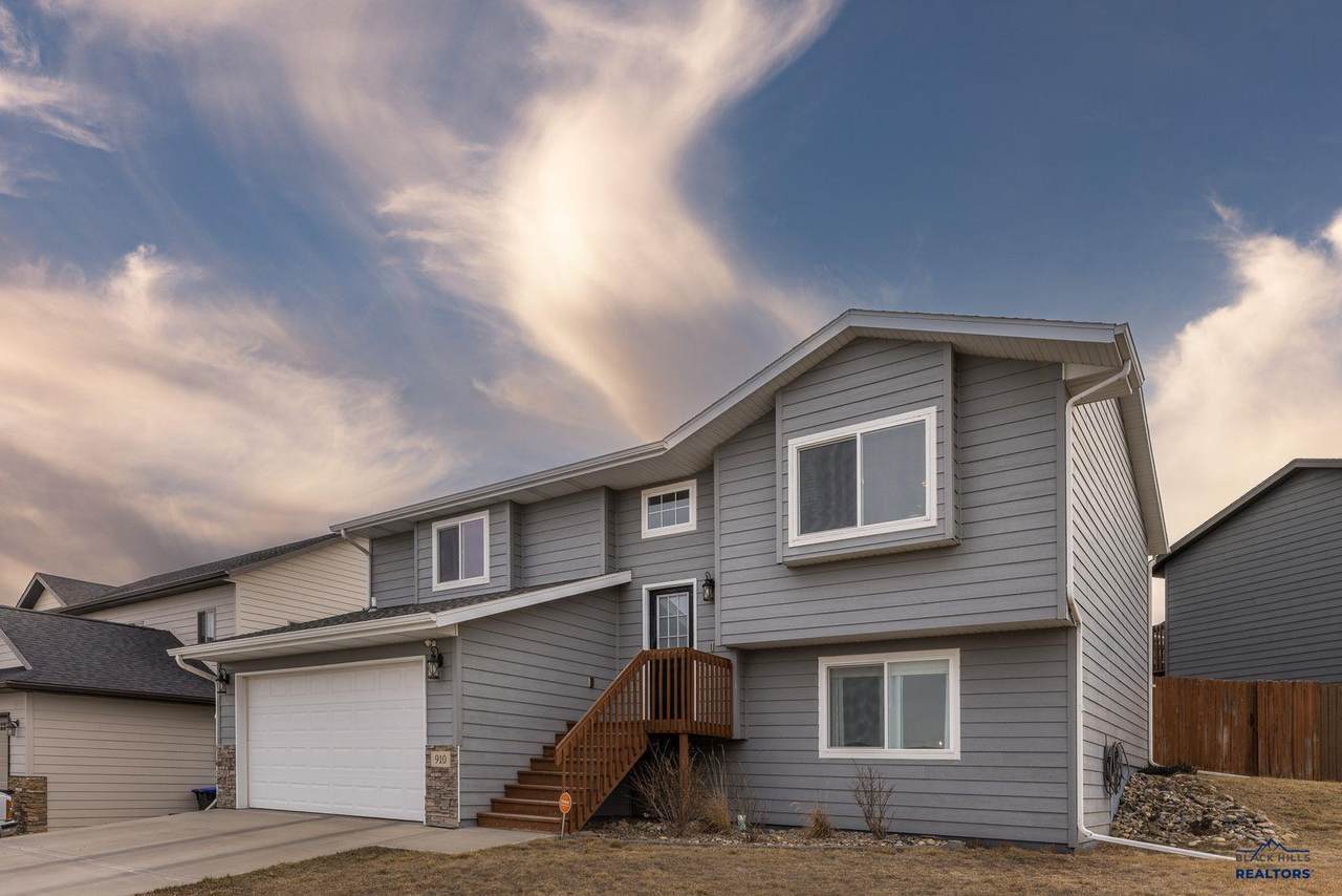 910 Haakon - Photo 1