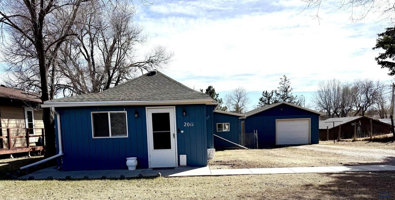 2011 Jennings Ave - Photo 1