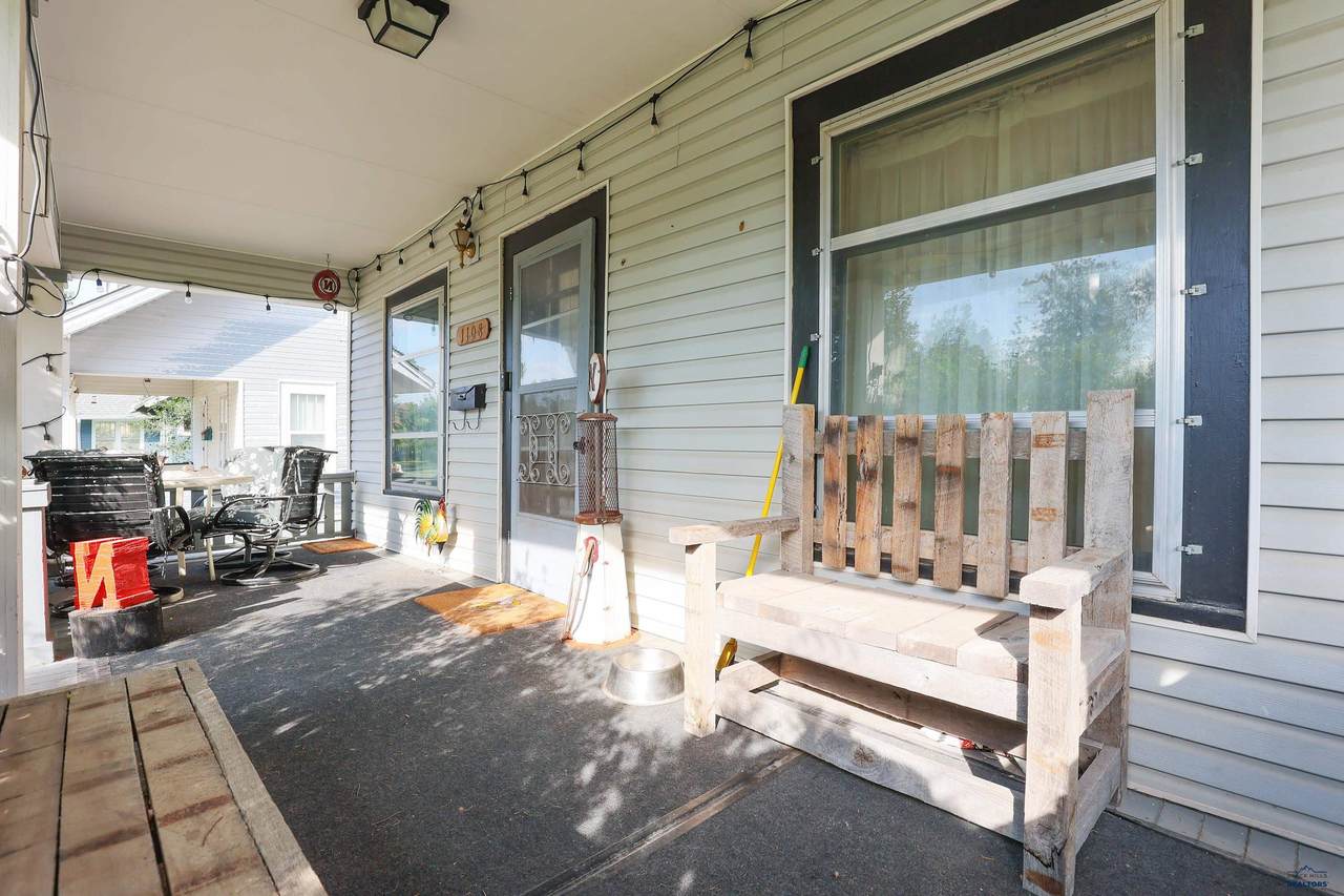 1108 9TH ST - Photo 1