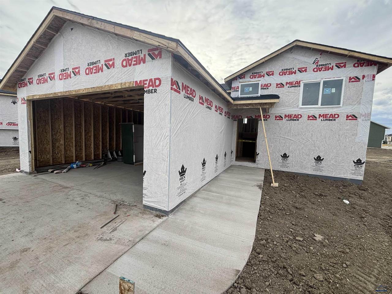 864 Bushnell Ct - Photo 1