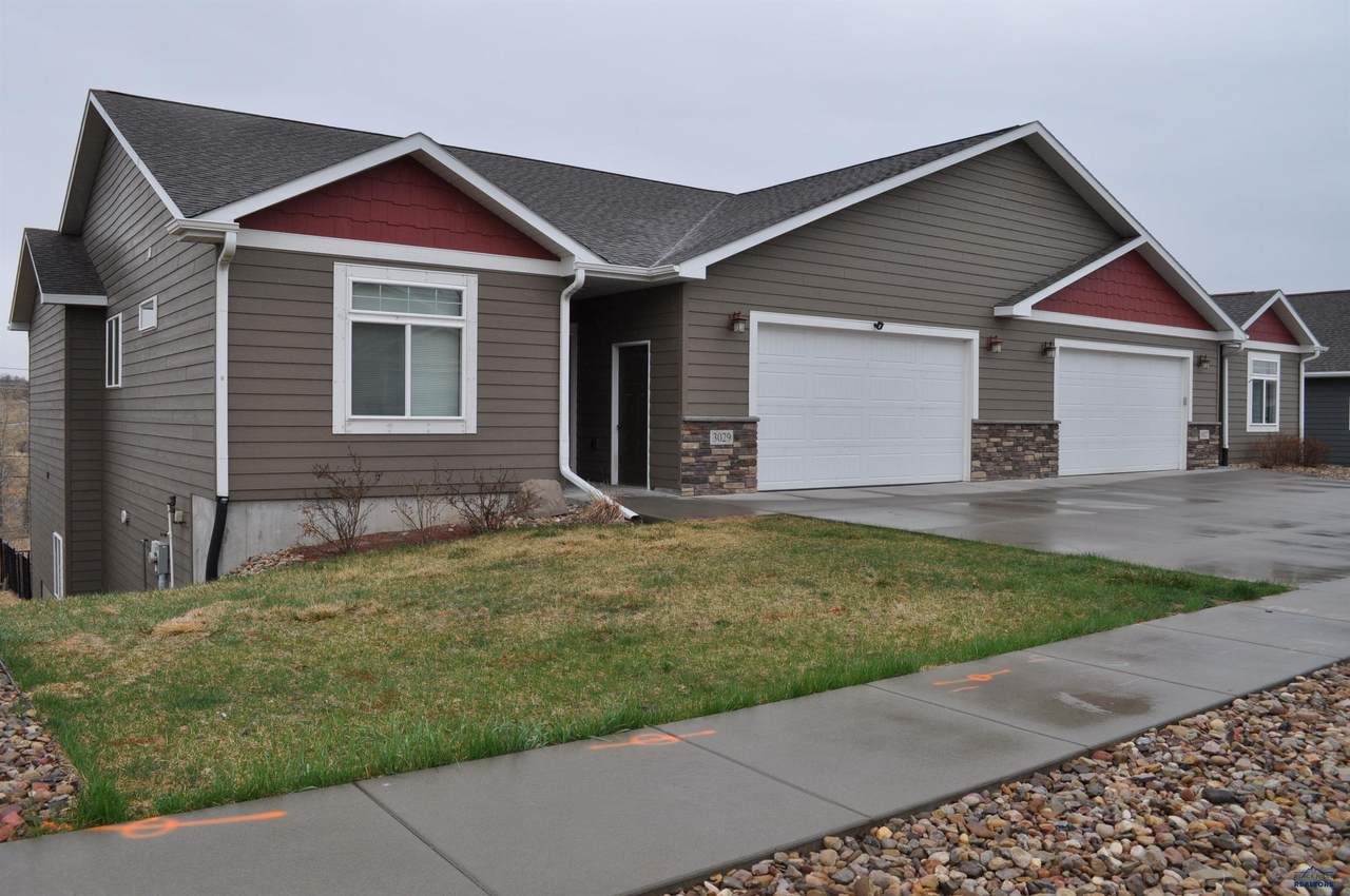 3029 Hoefer Ave - Photo 1