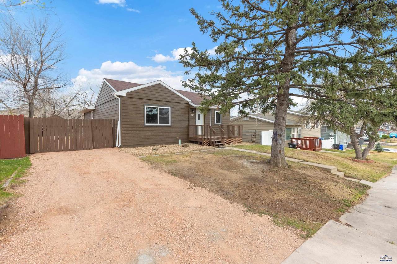 929 Halley Ave - Photo 1