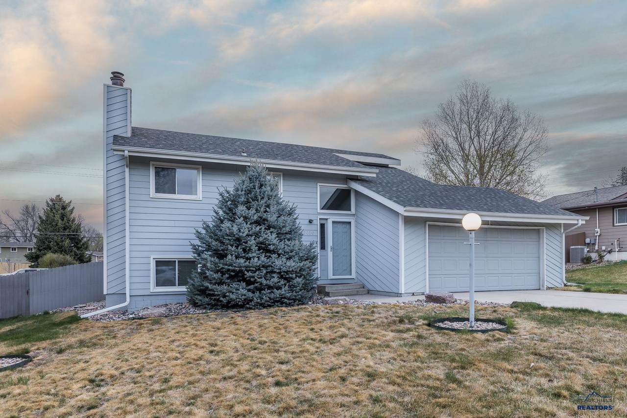3010 Country Club Ct - Photo 1