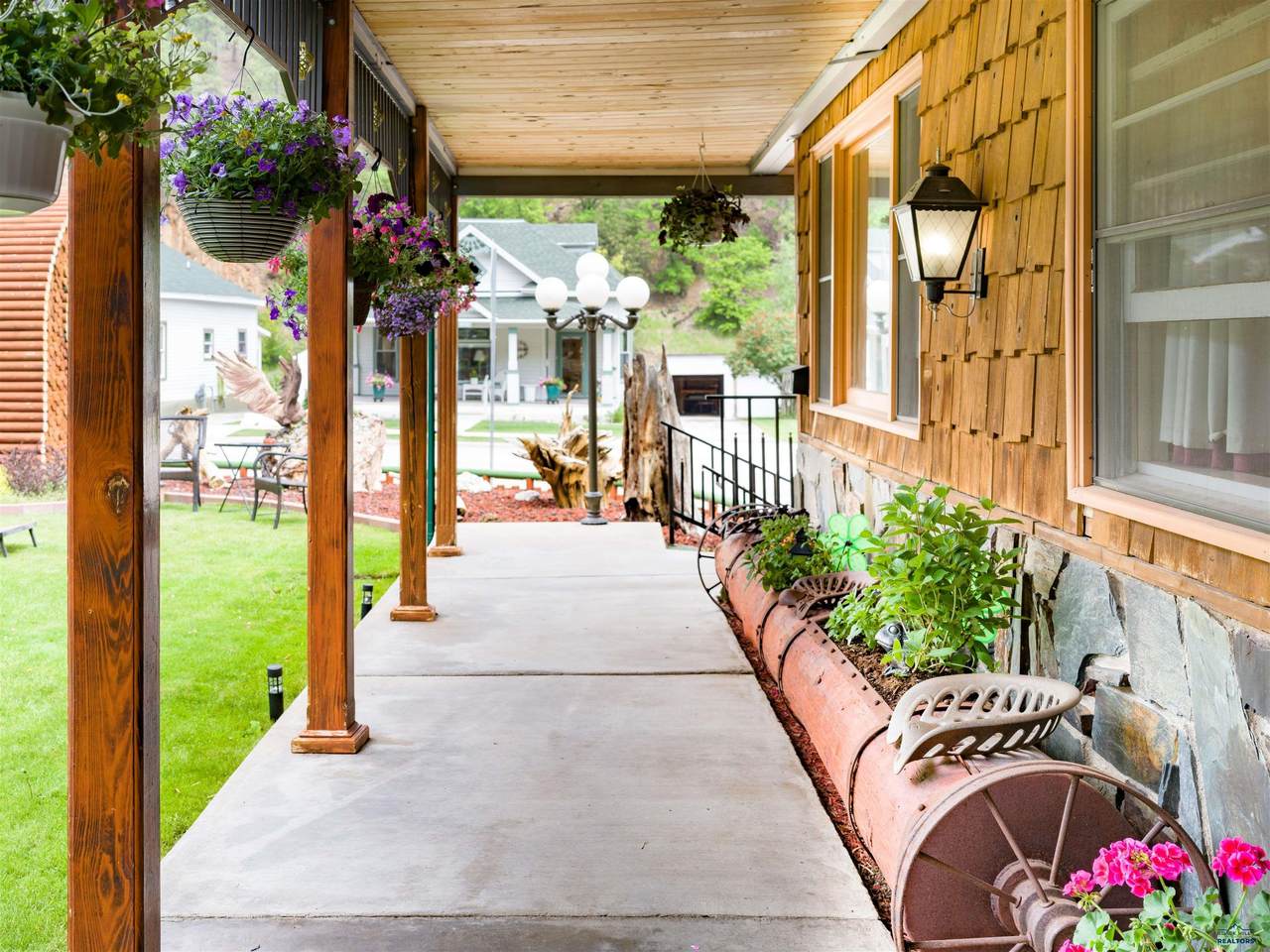 https://bt-photos.global.ssl.fastly.net/blackhills/1280_boomver_1_179033-2.jpg