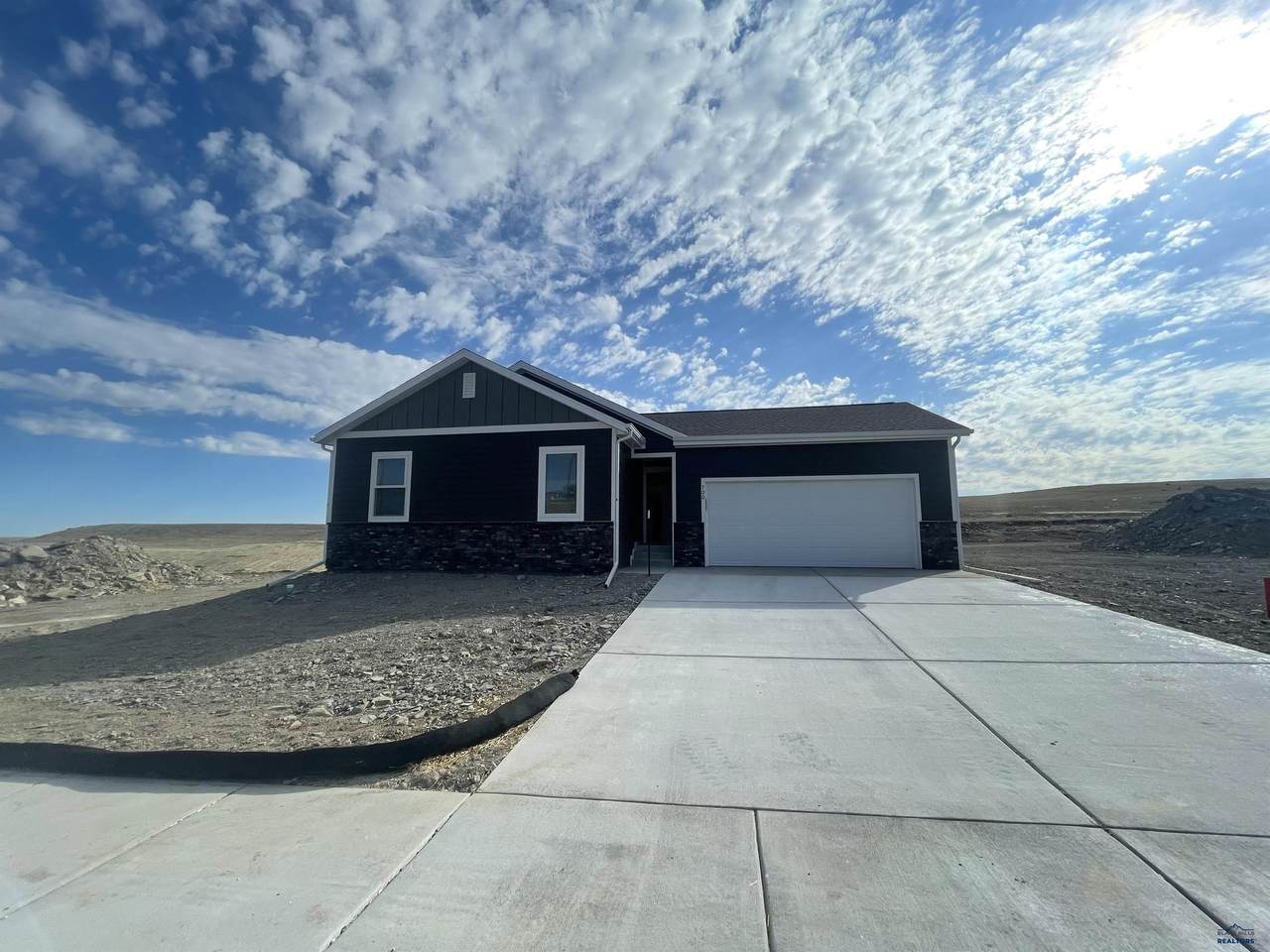 700 Valley Dr - Photo 1