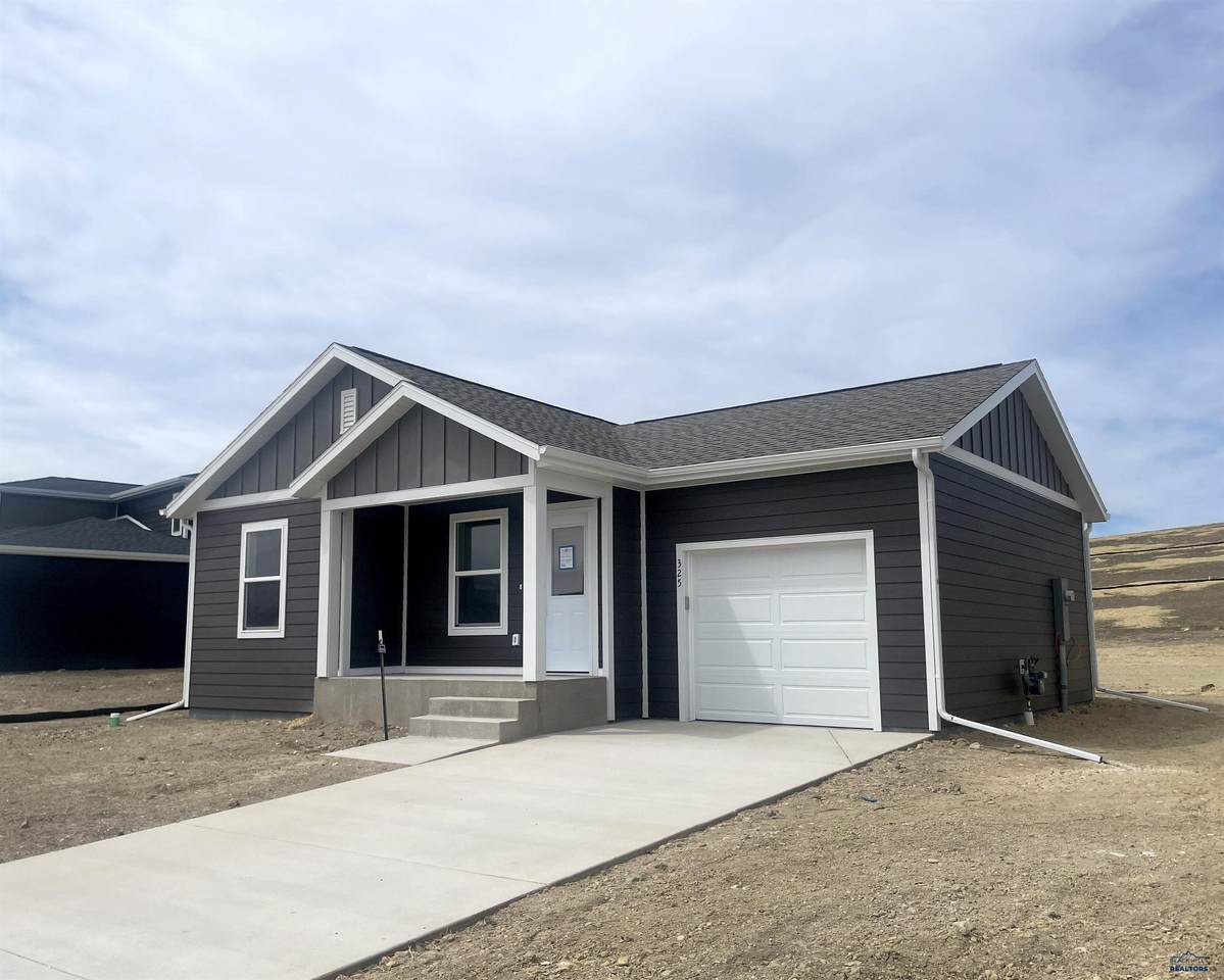 325 Valley Dr - Photo 1