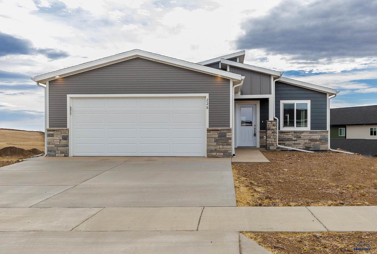 228 Valley Dr - Photo 1