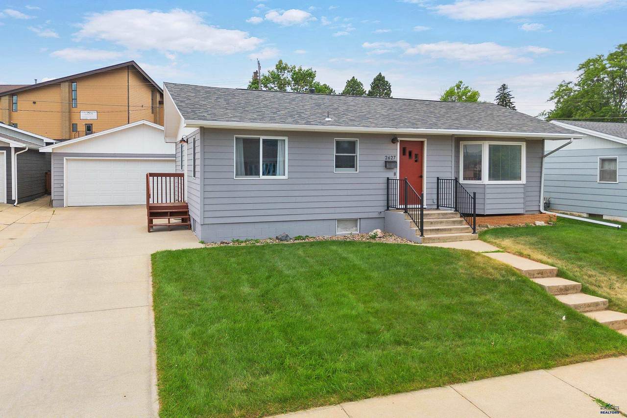 2627 Lawndale Dr - Photo 1