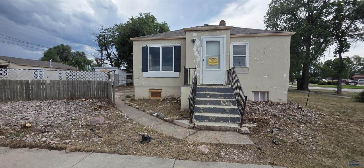 421 Spruce - Photo 1